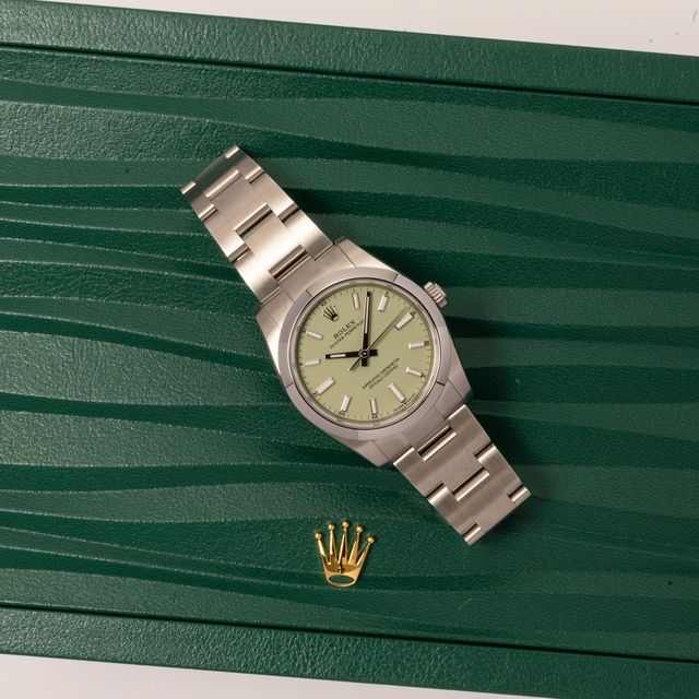 Rolex Oyster Perpetual 124200 Image 7